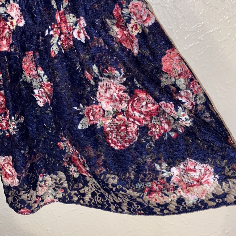 🌸3 FOR $13 🌸 Pretty Lace Peplum Top - Picture 4 of 5